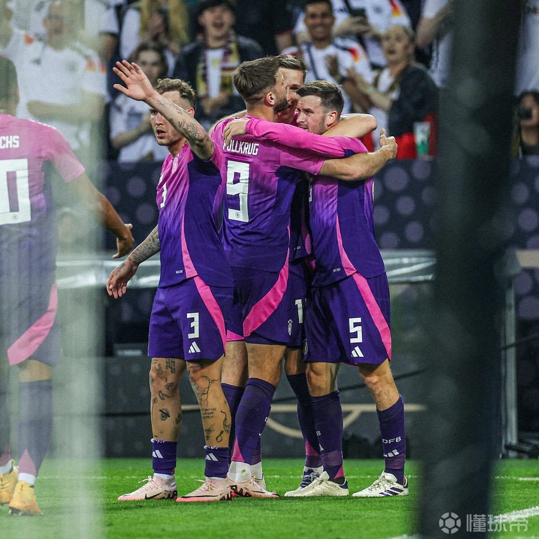 包含德国队在比赛中鏖战,向冠军发起冲击的词条 包含德国队在比赛中鏖战,向冠军发起冲击的词条