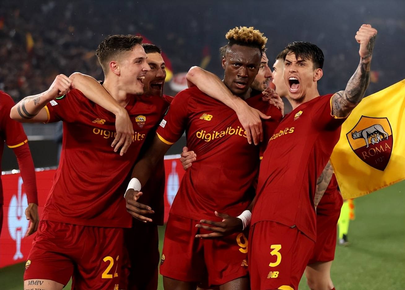 欧洲足球豪门争霸,场上比拼激烈,场面混战 欧洲足球豪门争霸,场上比拼激烈,场面混战