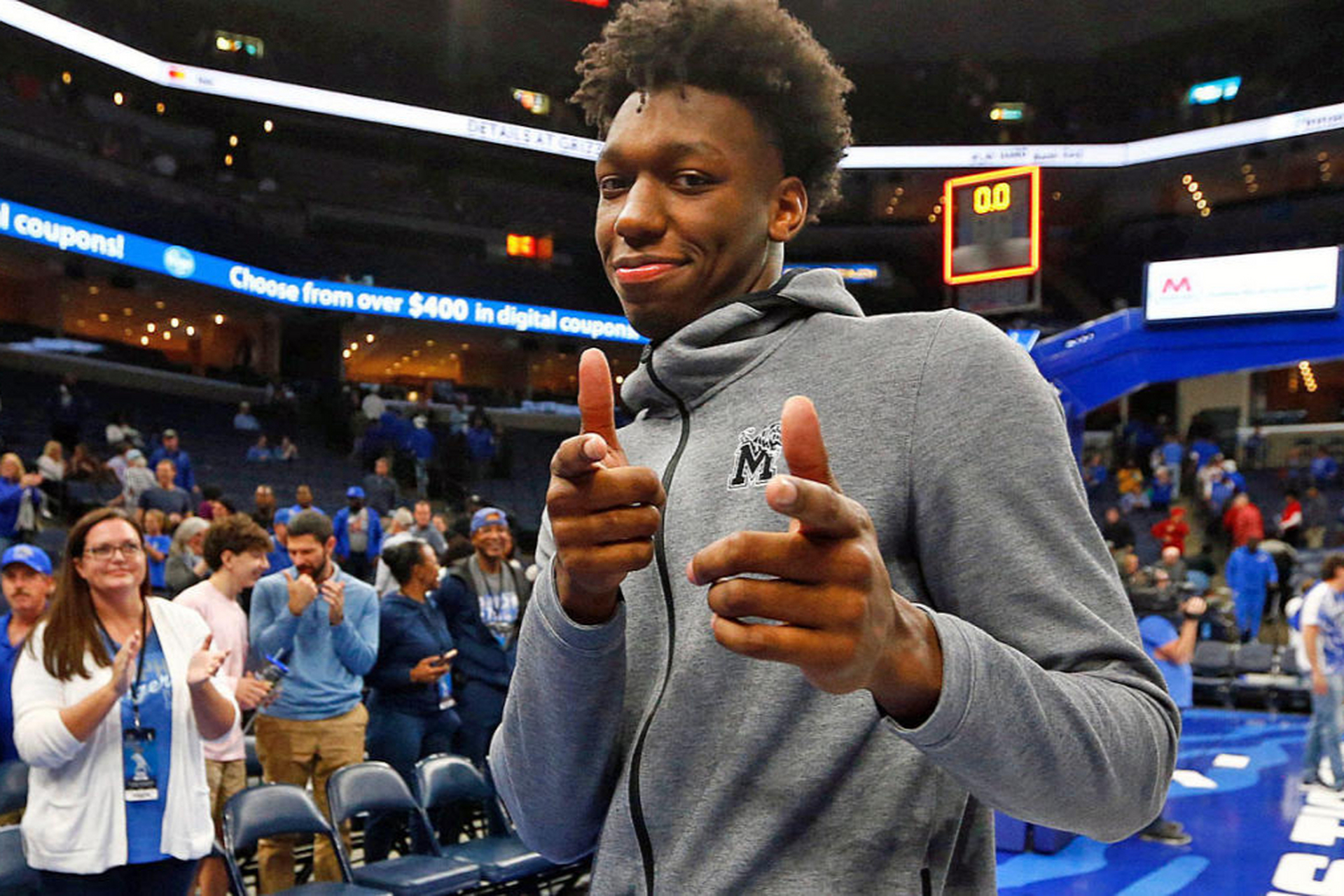 关于篮球联赛中的“新秀”球员崭露头角的信息 关于篮球联赛中的“新秀”球员崭露头角的信息