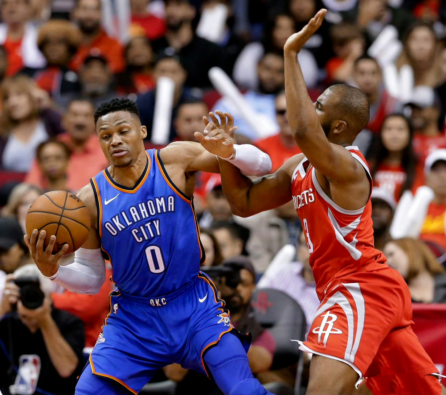 快船发挥稳定火箭的失误传球彻底放大比分的简单介绍 快船发挥稳定火箭的失误传球彻底放大比分的简单介绍