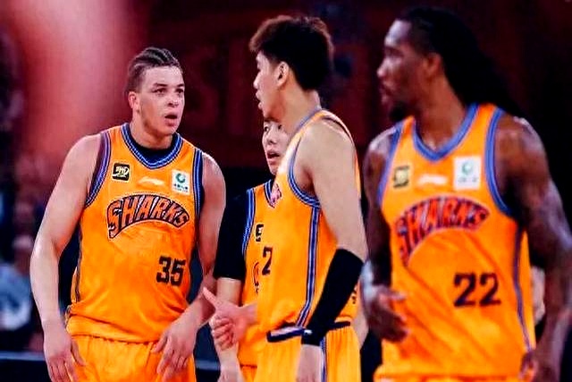 吉林男篮成功击败上海男篮,取得赛季开门红 吉林男篮成功击败上海男篮,取得赛季开门红