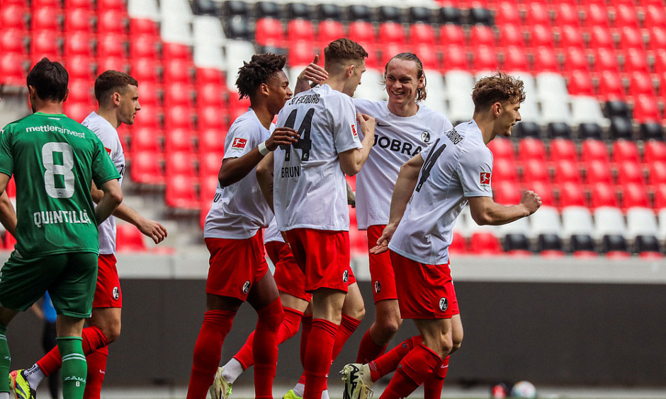 弗赖堡球员精彩表现,帮助球队取胜 弗赖堡球员精彩表现,帮助球队取胜