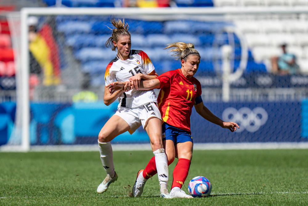 法国女足比赛中获得连胜,排名第一 法国女足比赛中获得连胜,排名第一