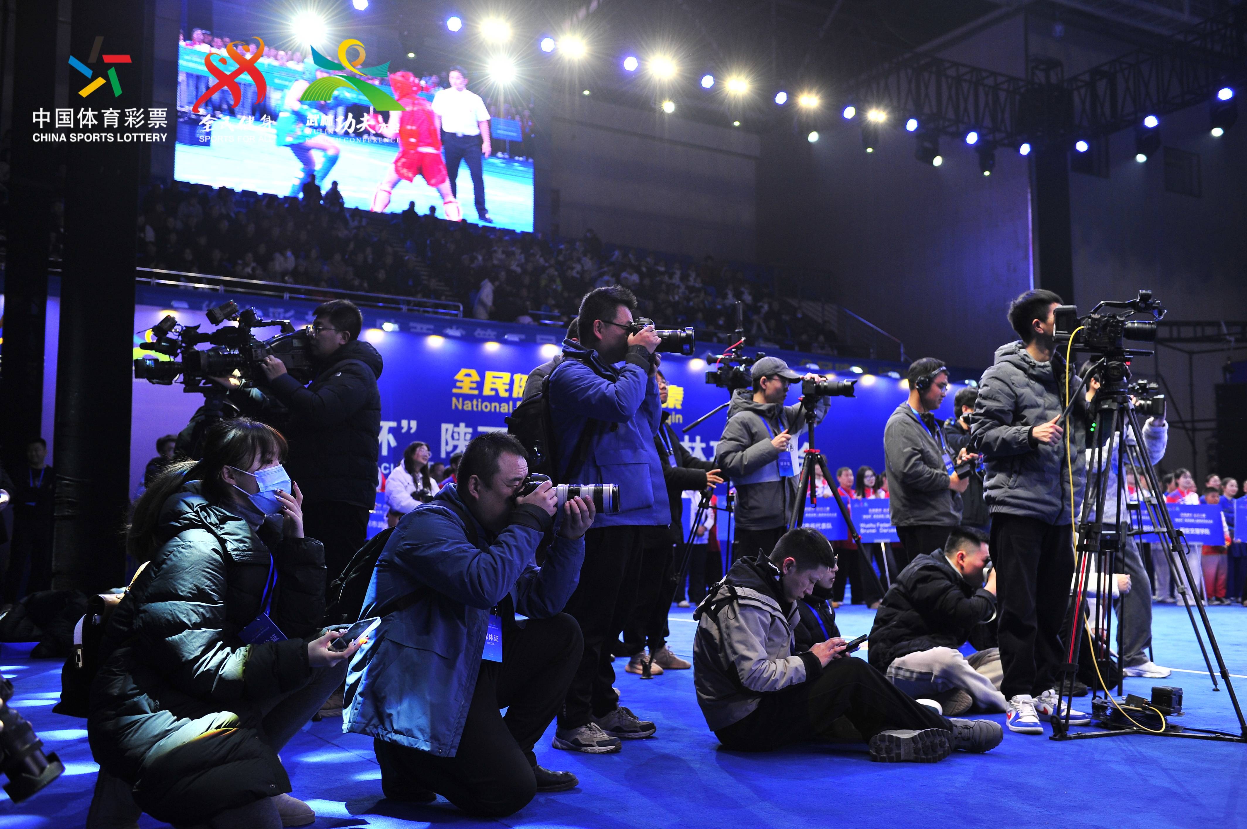 比赛现场观众热情高涨,助威声声不断的简单介绍 比赛现场观众热情高涨,助威声声不断的简单介绍