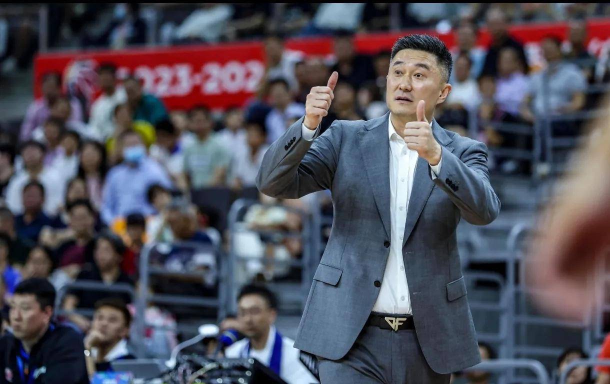 江苏队主帅因技术犯规被罚款,俱乐部表态支持的简单介绍 江苏队主帅因技术犯规被罚款,俱乐部表态支持的简单介绍