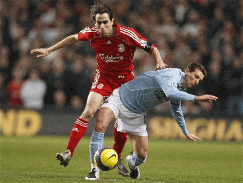 卢森堡队球员展现出色球技 卢森堡队球员展现出色球技