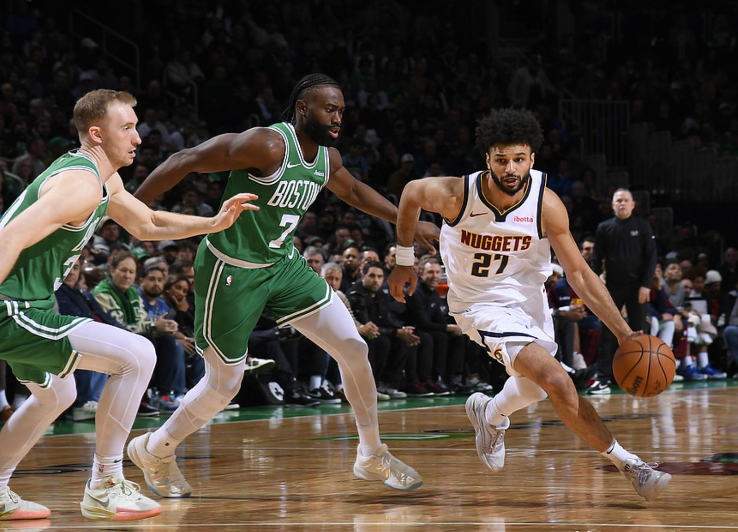 凯尔特人全队出勤,战胜活塞 凯尔特人全队出勤,战胜活塞