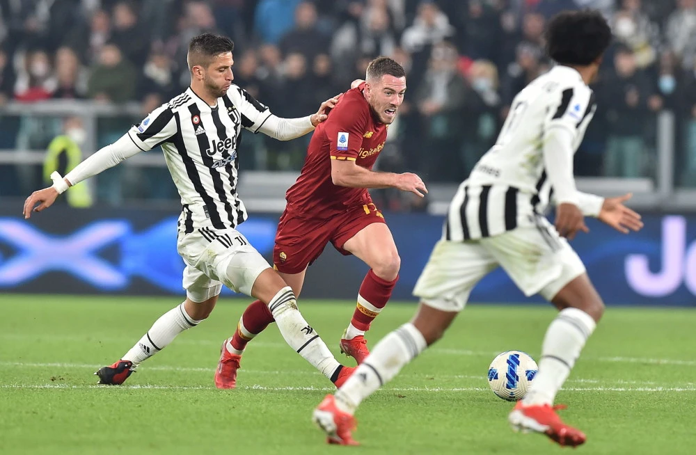 库里在中超中淘汰尤文,争议判罚 库里在中超中淘汰尤文,争议判罚