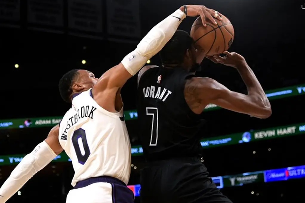 墨西哥男篮鏖战篮网,贝弗利送出助攻 墨西哥男篮鏖战篮网,贝弗利送出助攻