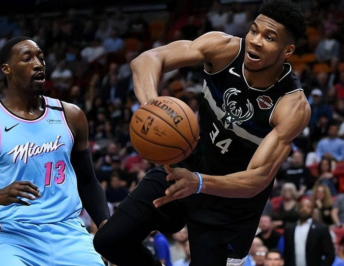 雄鹿主场轻松击败骑士,猛龙大胜 雄鹿主场轻松击败骑士,猛龙大胜