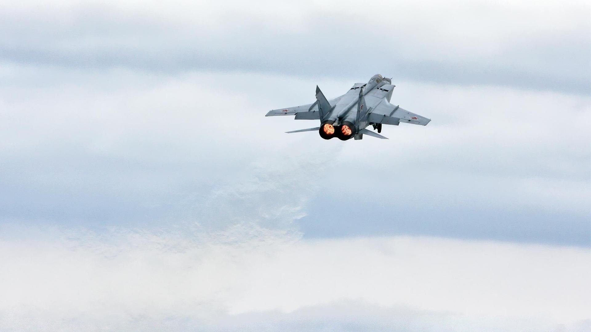 南美风暴击溃北非防线,关键先生苏亚雷斯一锤定音